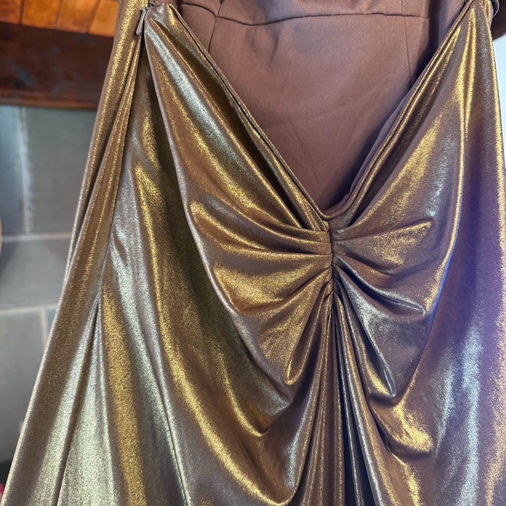Sherri Hill Metallic Stretch Scuba Halter Dress NWT Size 2 - Picture 9 of 9